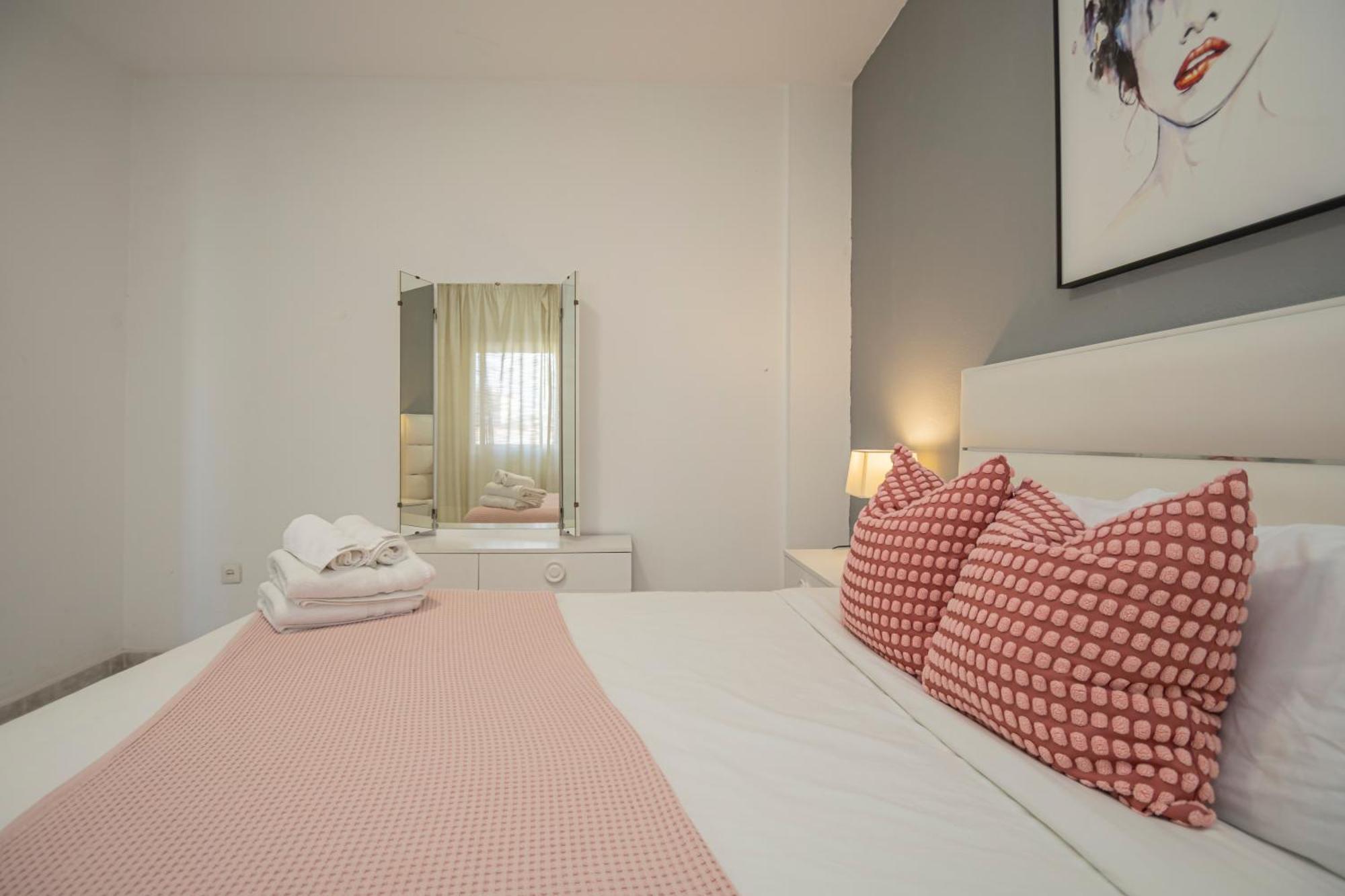 Perfect Getaway In Triana - 15M Walk Giralda Leilighet Sevilla Eksteriør bilde