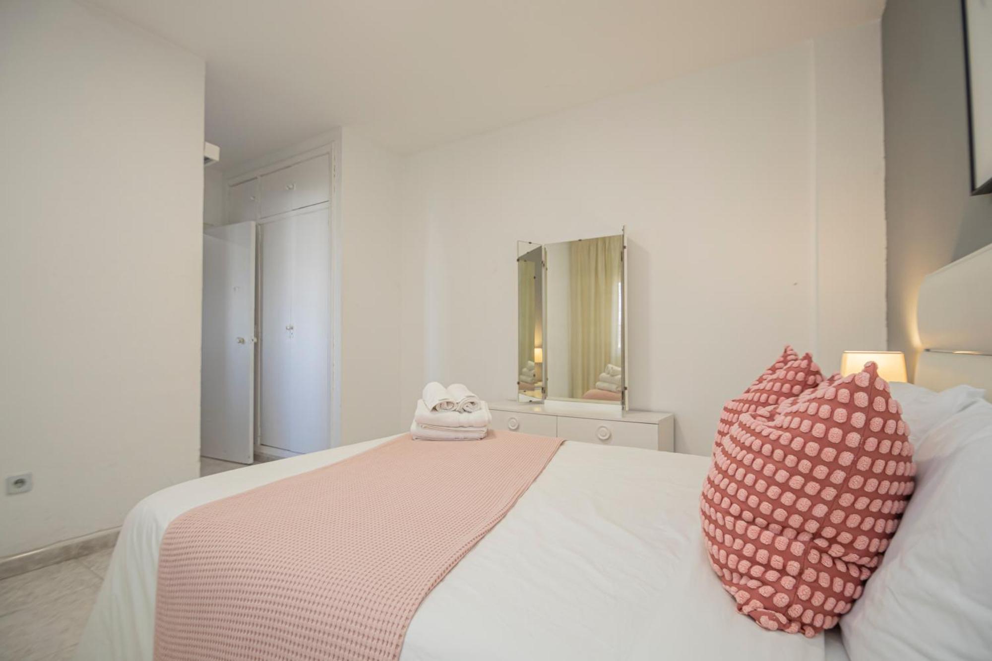Perfect Getaway In Triana - 15M Walk Giralda Leilighet Sevilla Eksteriør bilde